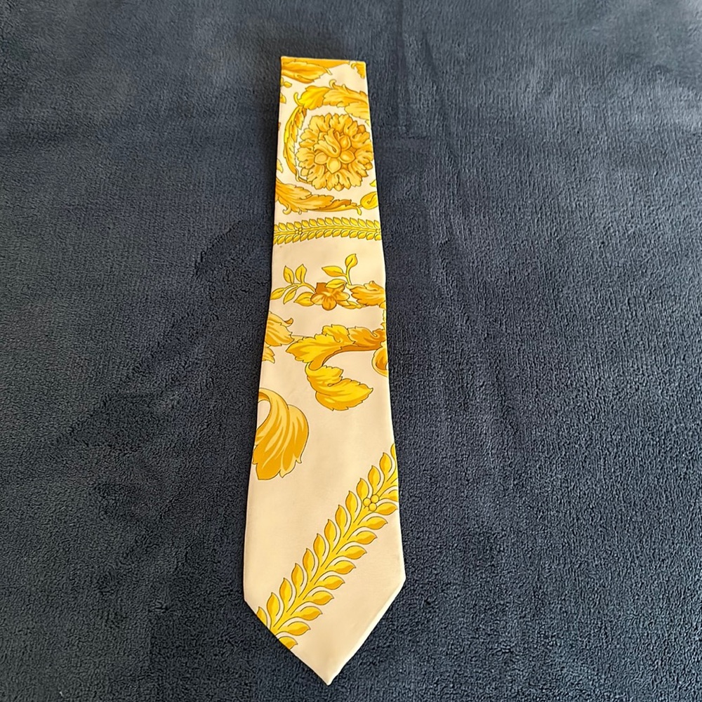 Vintage Gianni Versace Men’s Tie - Signature Yellow Pattern- 100% Silk